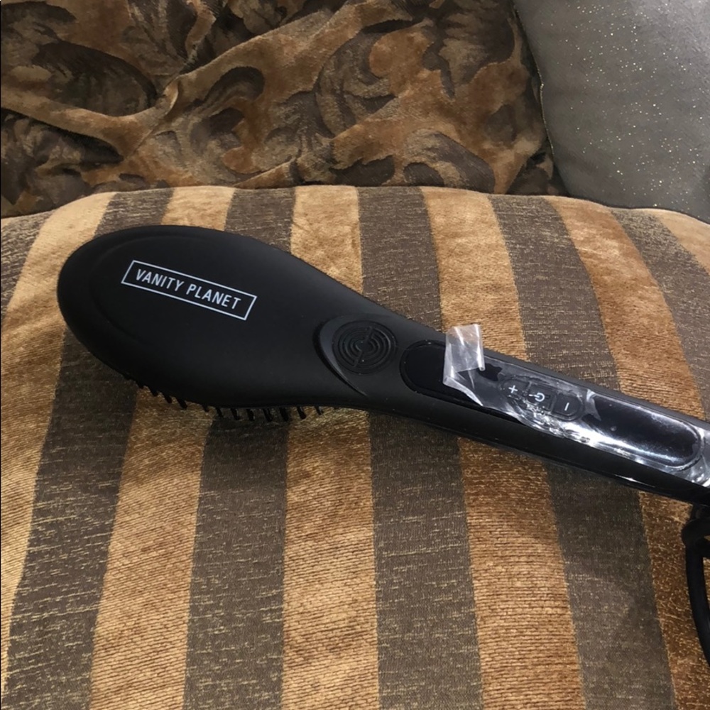 Vanity Planet Straightener Brush